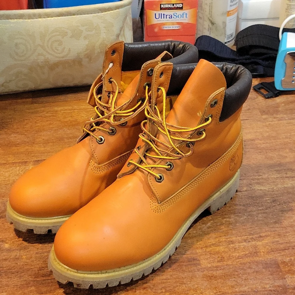 Timberland men boots  brownish orange color